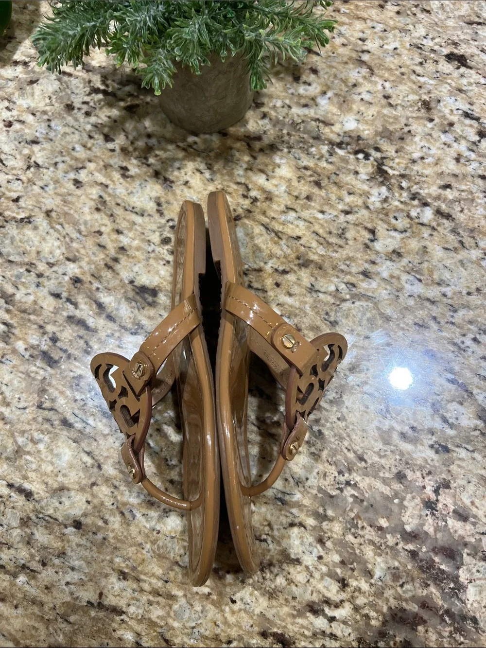 TORY BURCH Miller Tan Patent Leather Thong Sandal 6M